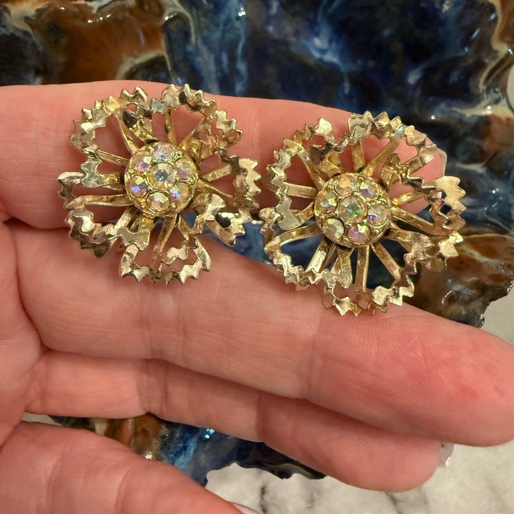 Sarah Coventry AB Crystal Gold Floral Brooch and Earring Set - Picture 6 of 6